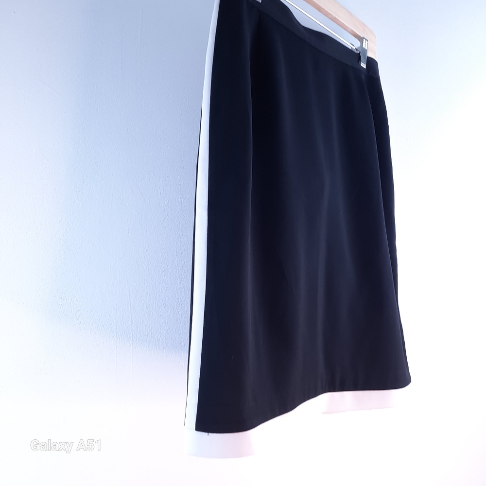 Bogato Classic size 10 Midi black & white lined skirt - Picture 8 of 17